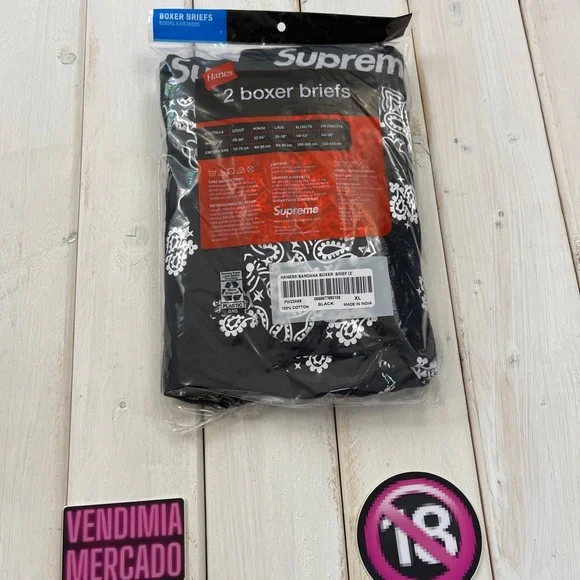 SUPREME x HANES Bandana Boxer Briefs (2 Pack)
